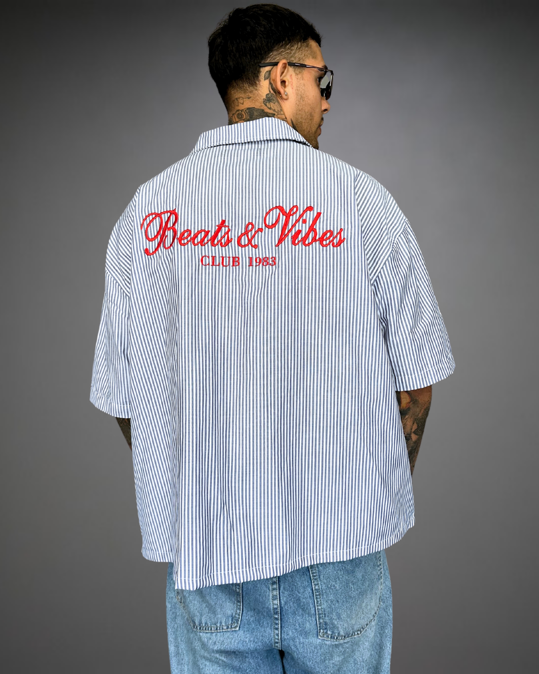 Camisa Hombre Bordado Oversize Beats & Vibes - Blanco/Azul Noche