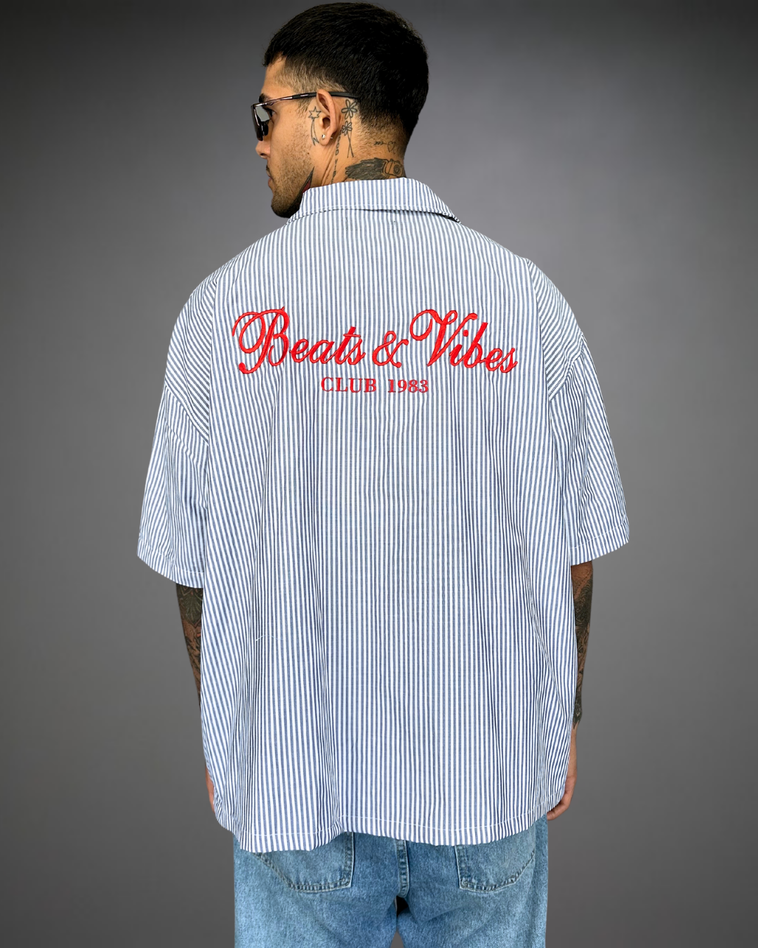 Camisa Hombre Bordado Oversize Beats & Vibes - Blanco/Azul Noche