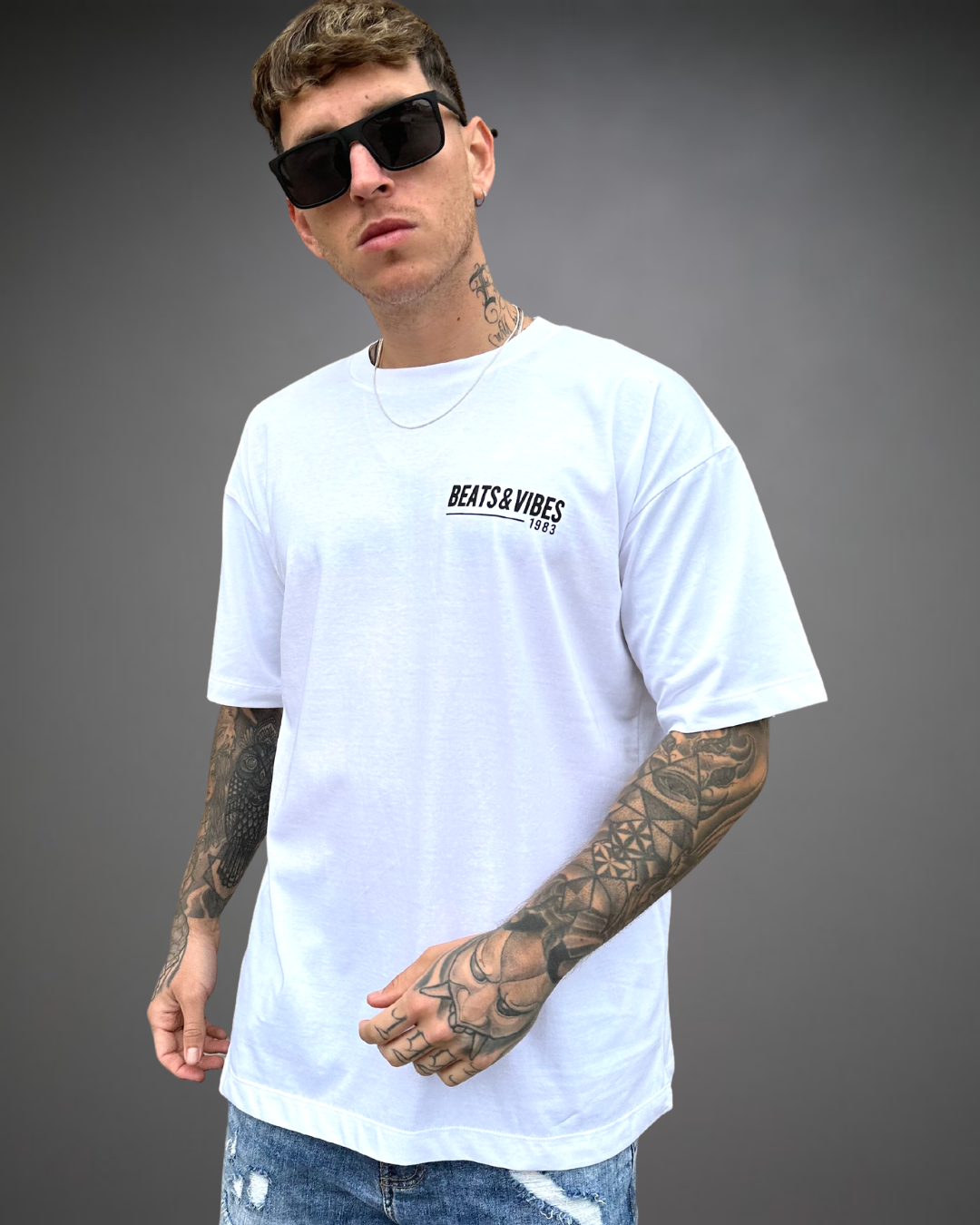 Polo Hombre Oversize Trust No One - Blanco