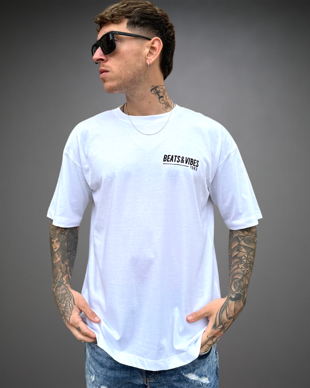 Polo Hombre Oversize Trust No One - Blanco