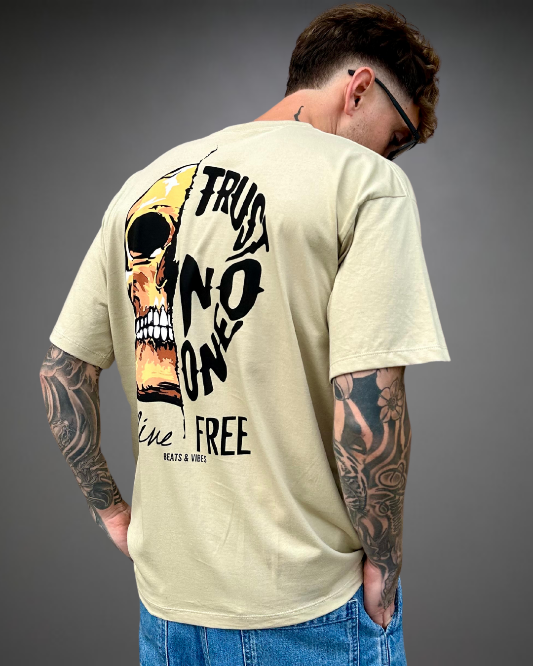 Polo Hombre Oversize Trust No One - Arena