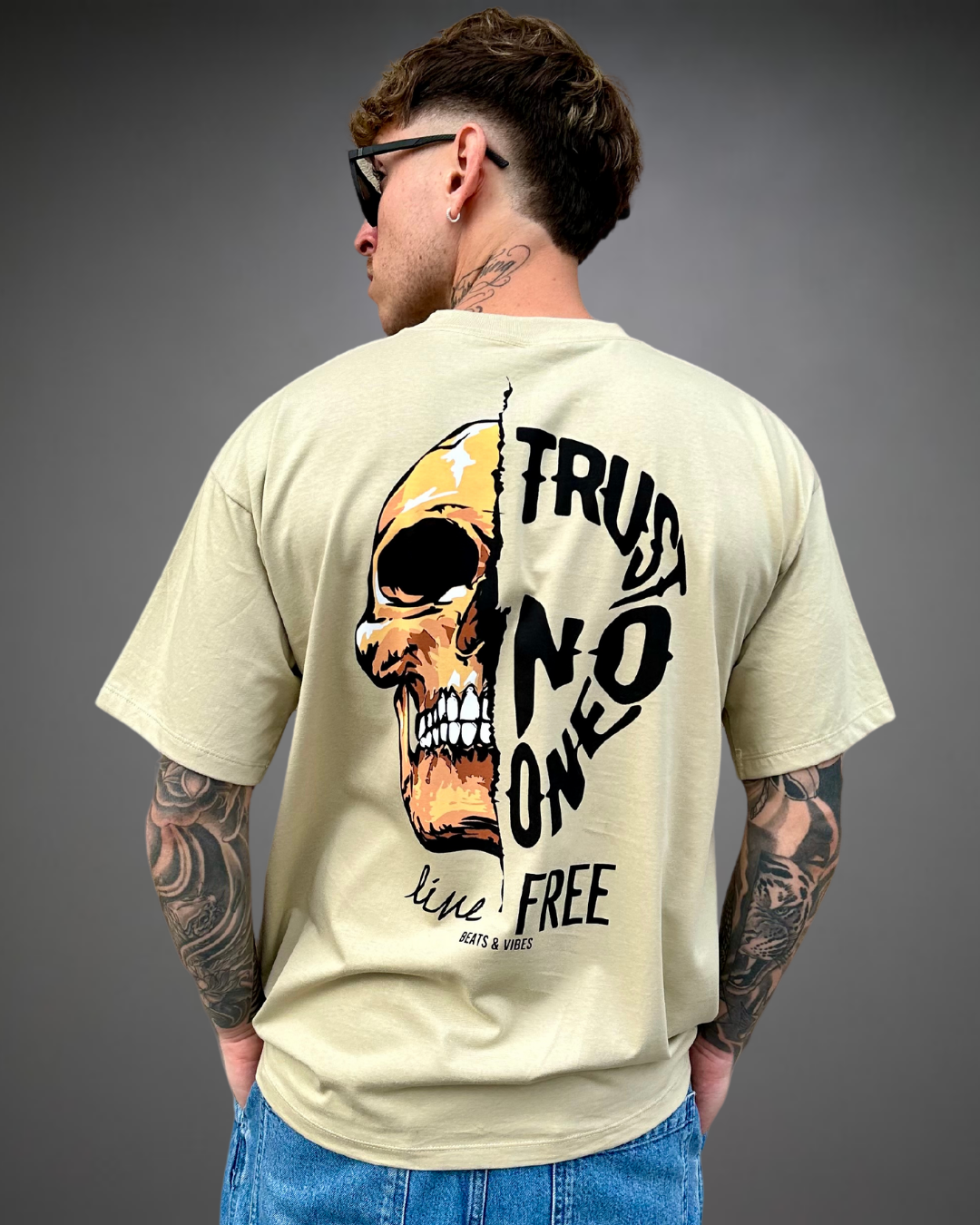 Polo Hombre Oversize Trust No One - Arena