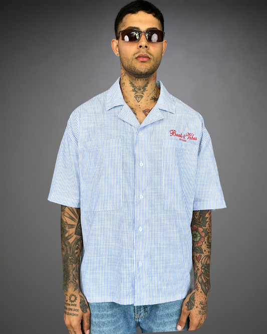 Camisa Hombre Bordado Oversize Beats STUDIOS- Raya Blanco/Celeste