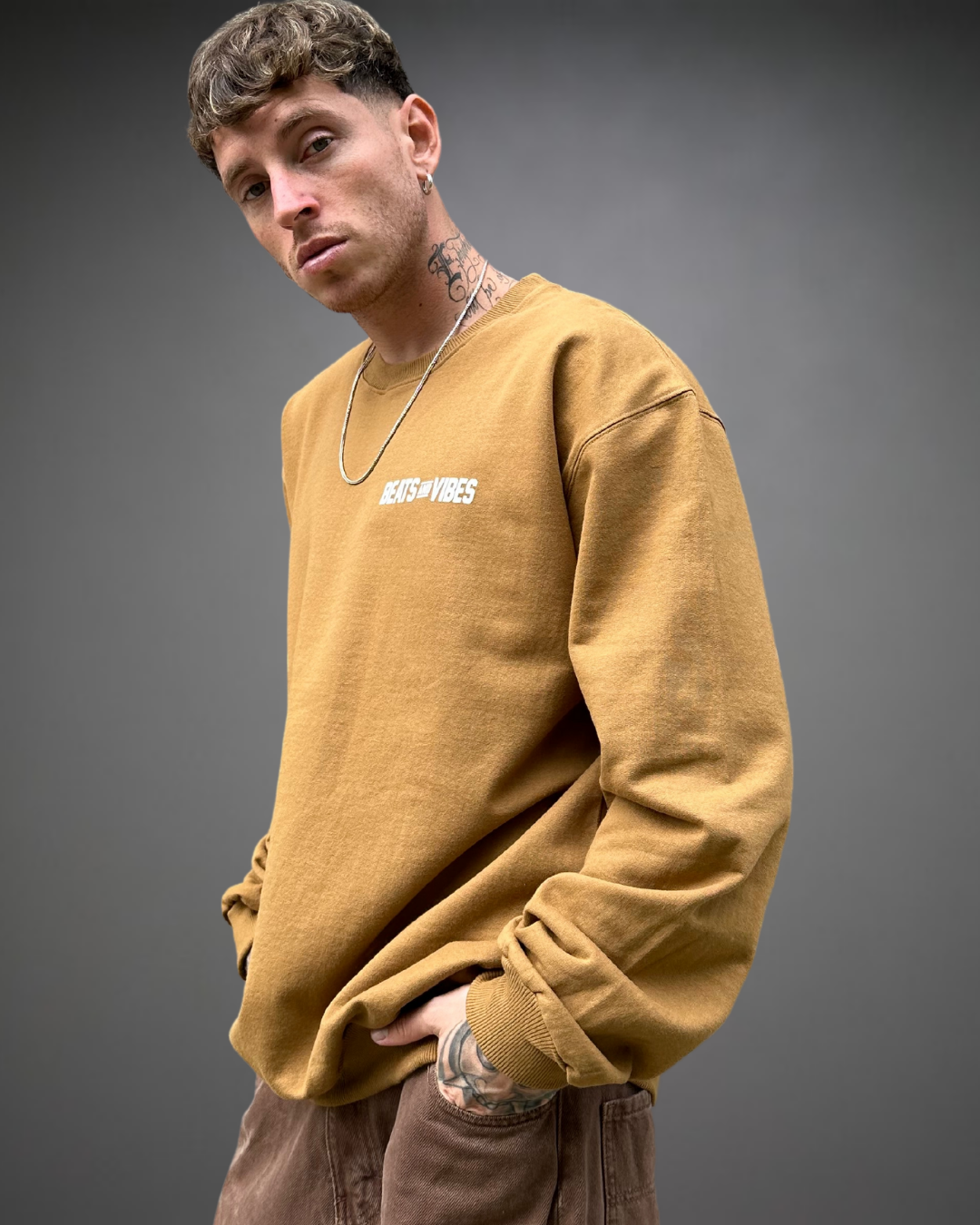 Polera Hombre Oversize Global Beats - Camello