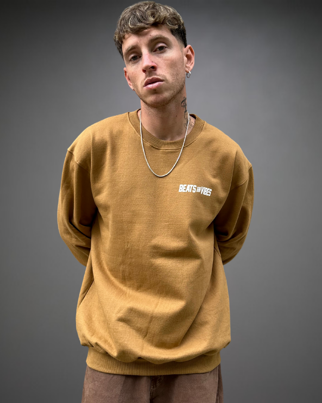 Polera Hombre Oversize Global Beats - Camello