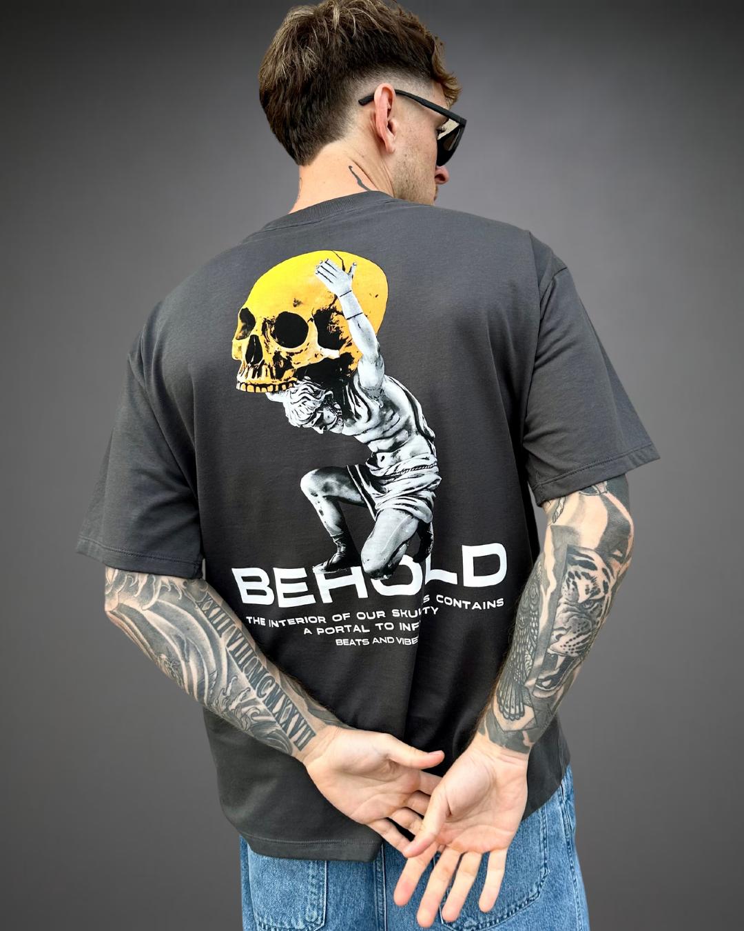 Polo Hombre Oversize Behold - Plomo