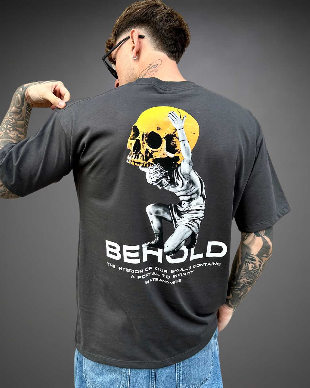 Polo Hombre Oversize Behold - Plomo