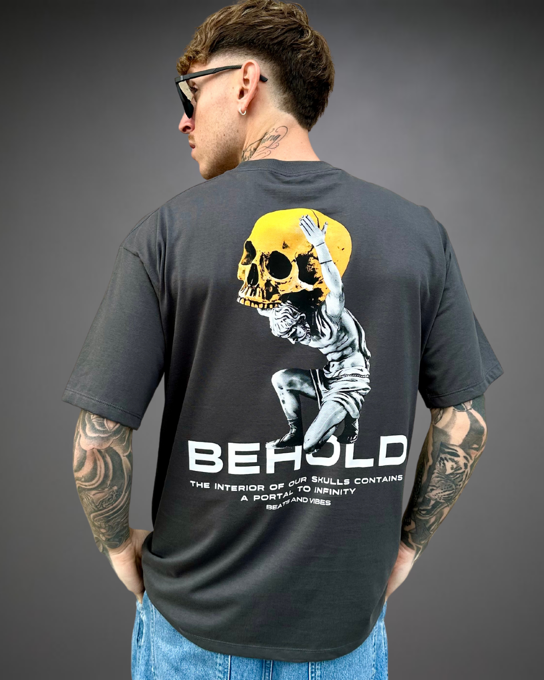 Polo Hombre Oversize Behold - Plomo