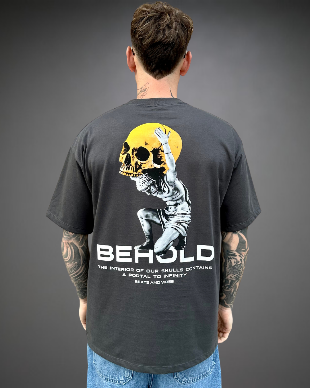 Polo Hombre Oversize Behold - Plomo