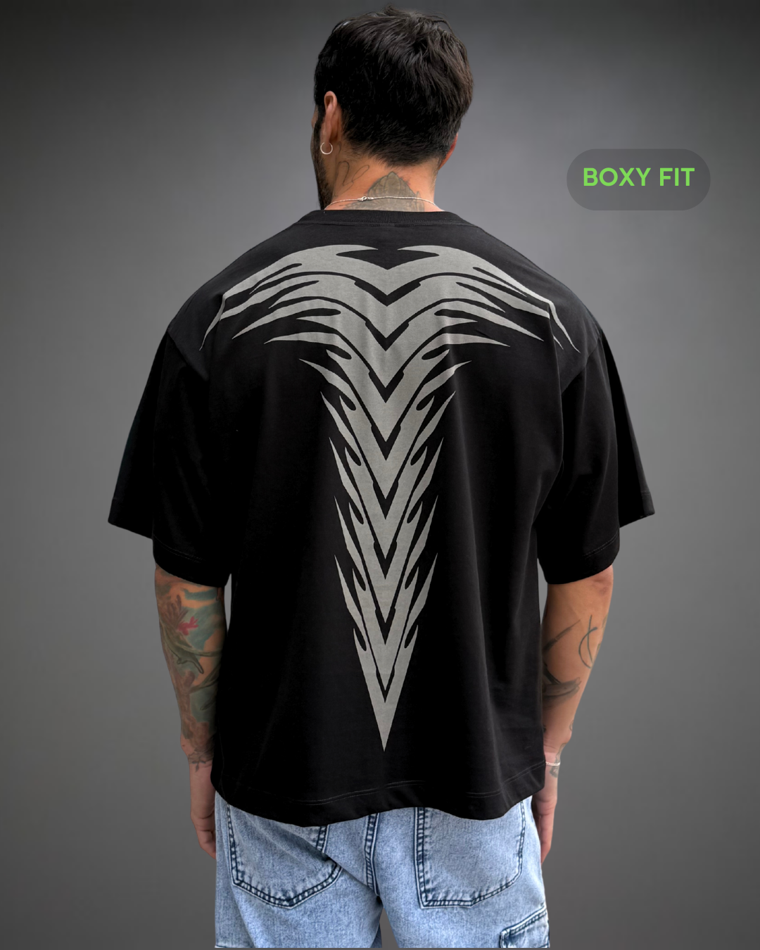 Polo Hombre Boxy Fit The Spine Print - Negro