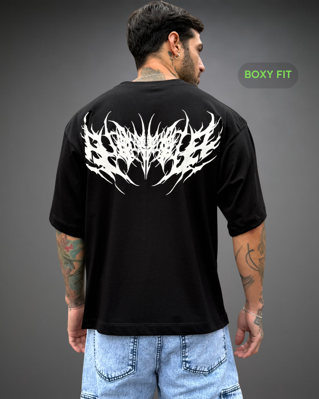 Polo Hombre Boxy Fit The Dark Sign - Negro