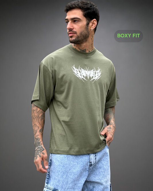 Polo Hombre Boxy Fit The Dark Sign - Verde