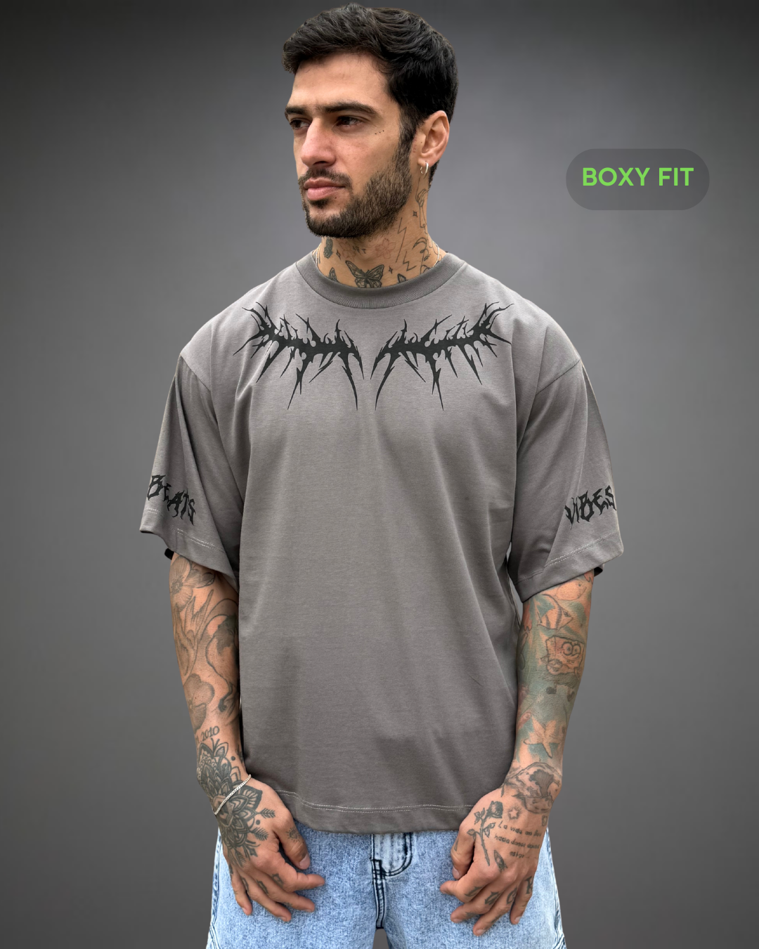 Polo Hombre Boxy Fit Rounded Tribe Neck 2.0 - Plomo