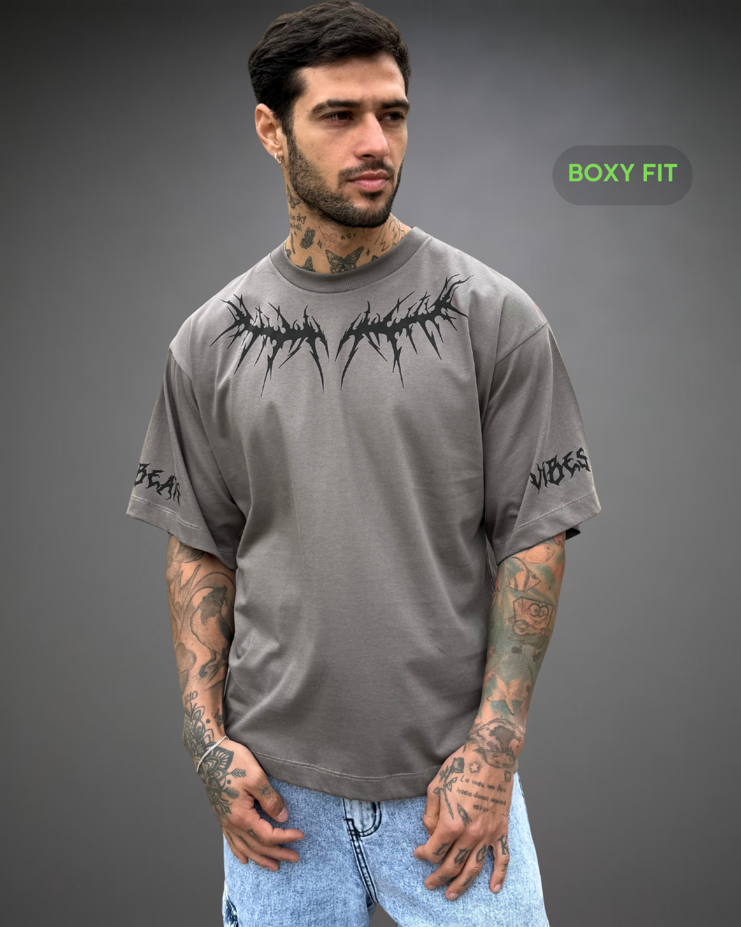 Polo Hombre Boxy Fit Rounded Tribe Neck 2.0 - Plomo