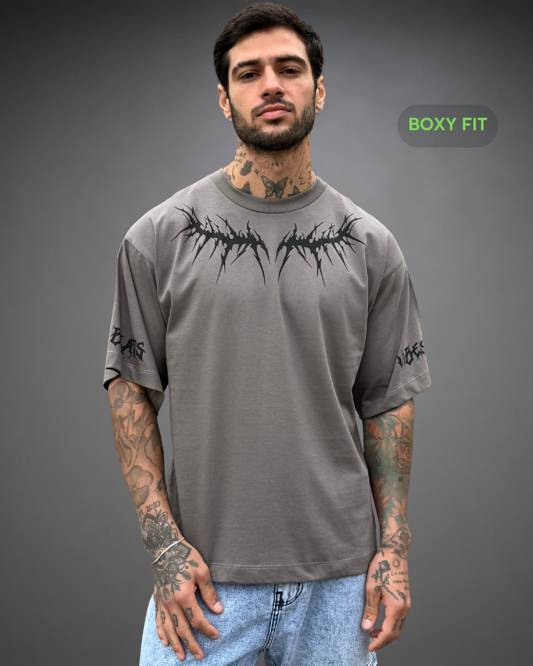Polo Hombre Boxy Fit Rounded Tribe Neck 2.0 - Plomo