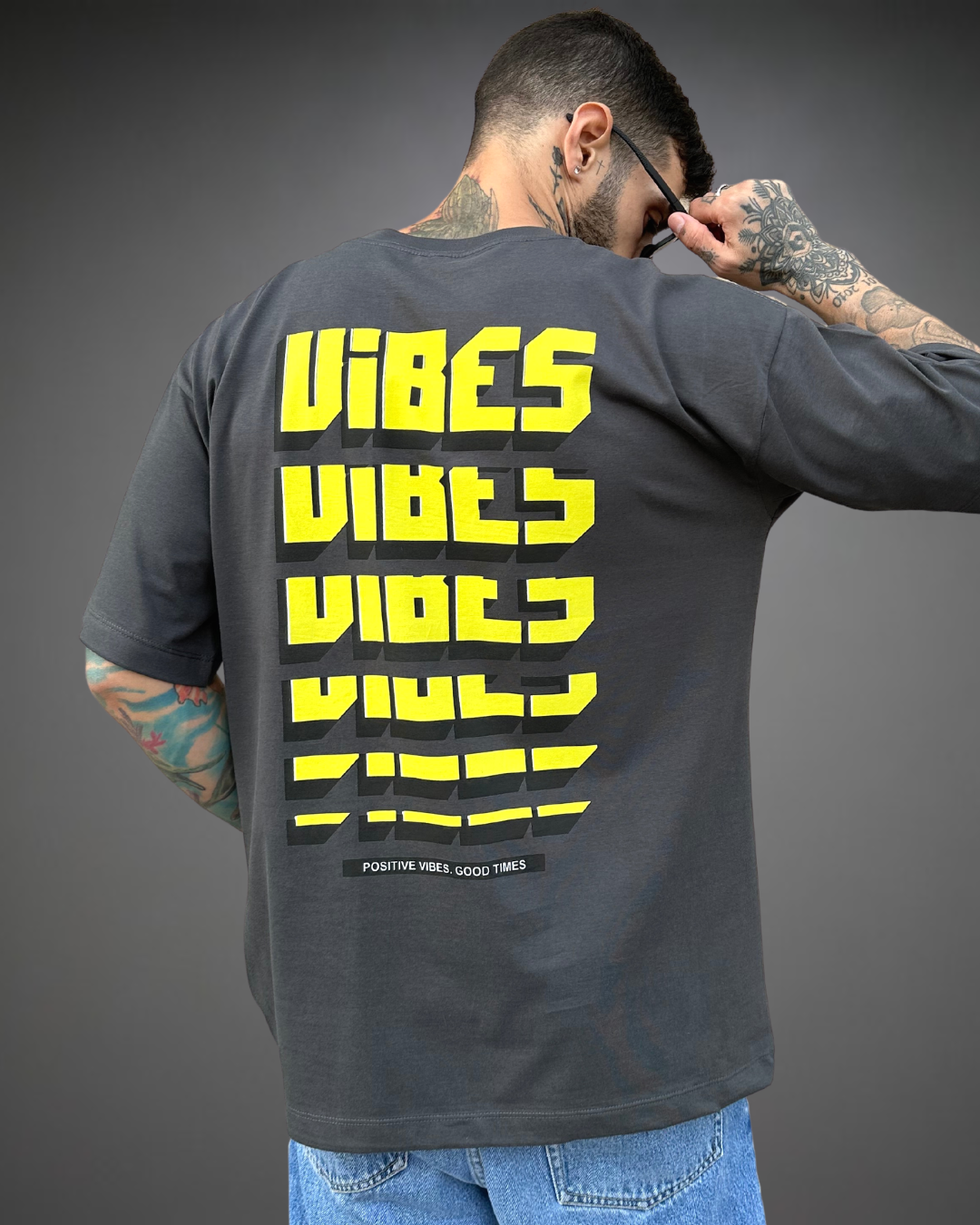 Polo Hombre Oversize VIBES - Plomo