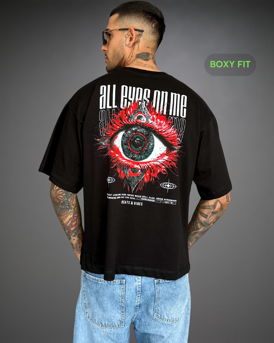 Polo Hombre Boxy Tupac All Eyes - Negro