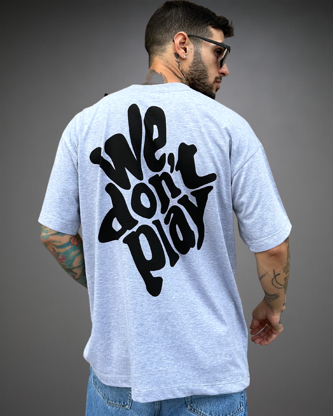 Polo Hombre Oversize We Don't PLay - Gris