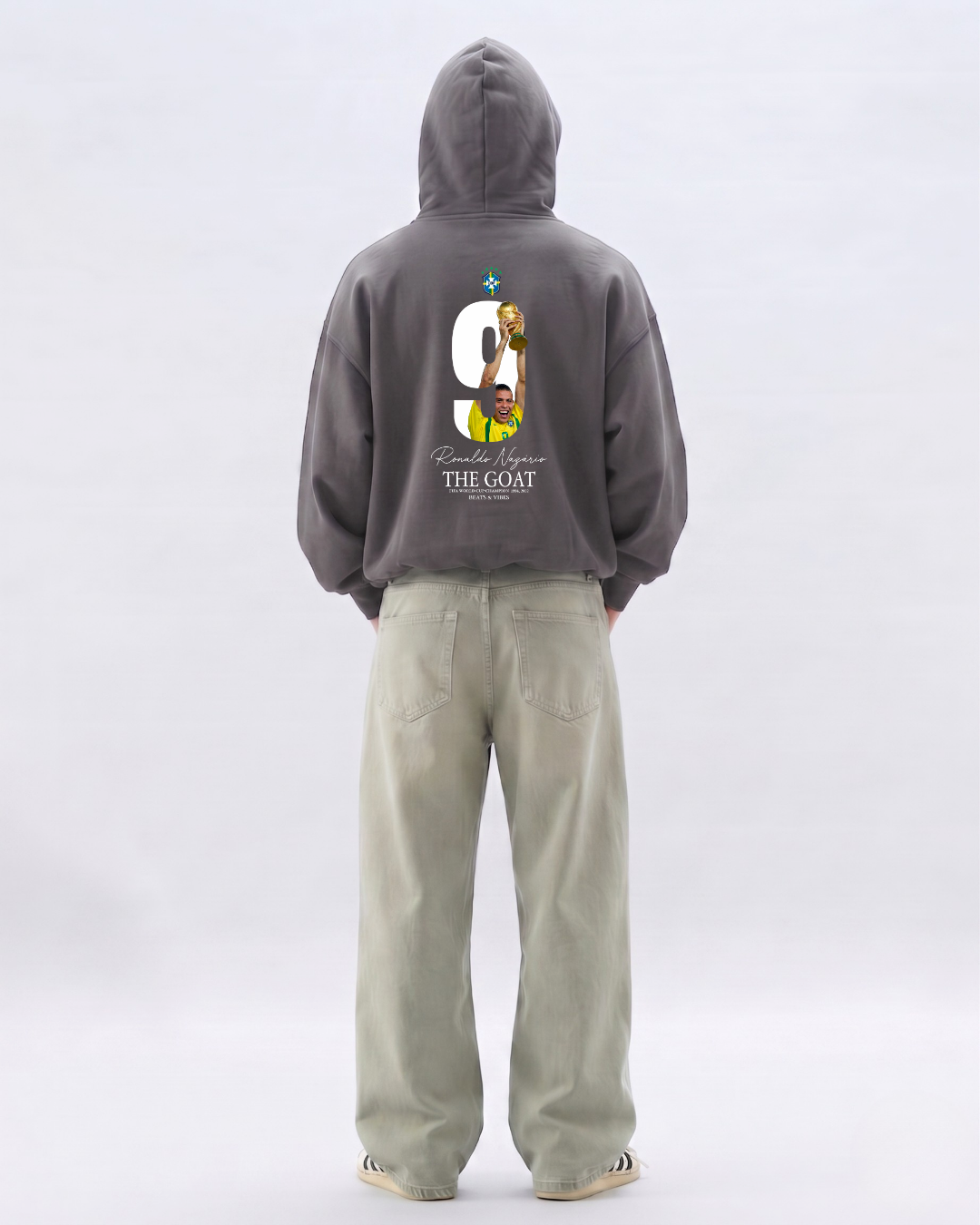 Hoodie "Ronaldo THE GOAT" – Edición Campeón del Mundo / Plomo
