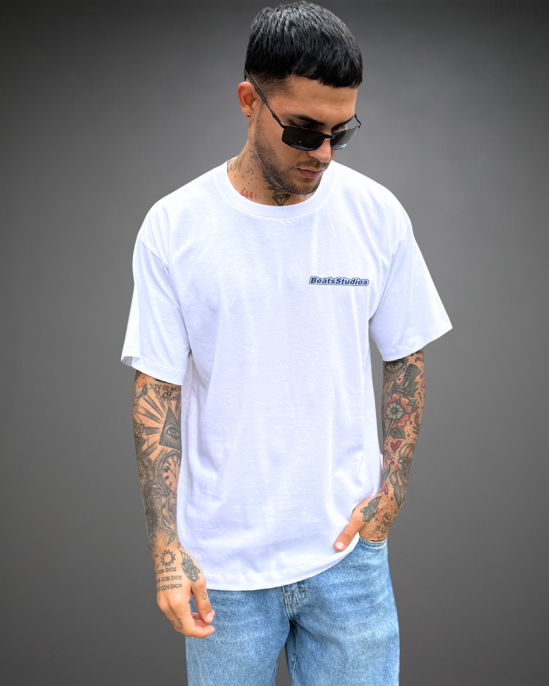 Polo Hombre Oversize Beats Studios - Blanco