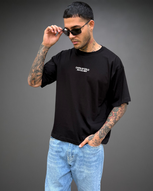 Polo Hombre Boxy Fit Caps of Gold - Negro