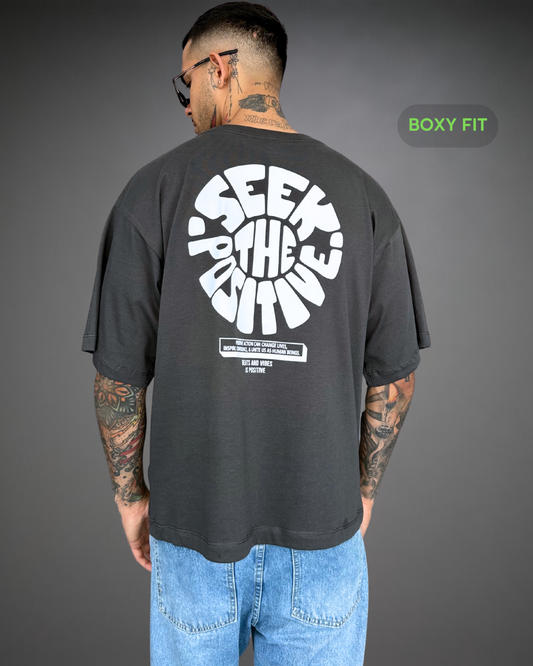 Polo Hombre Boxy Fit Seek The Positive - Plomo