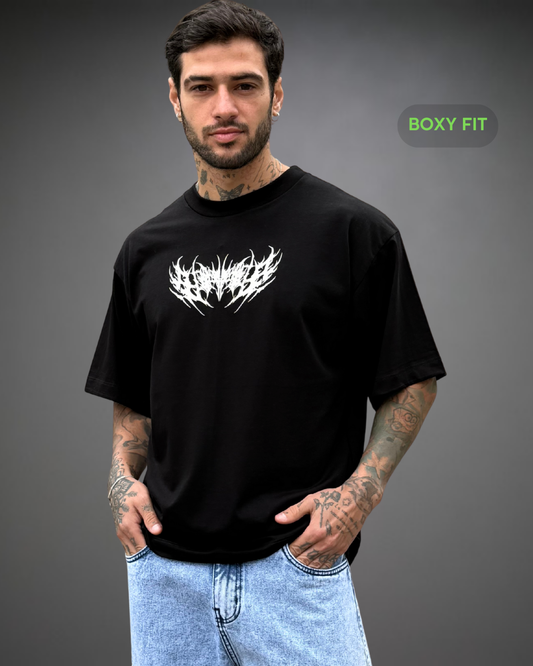 Polo Hombre Boxy Fit The Dark Sign - Negro
