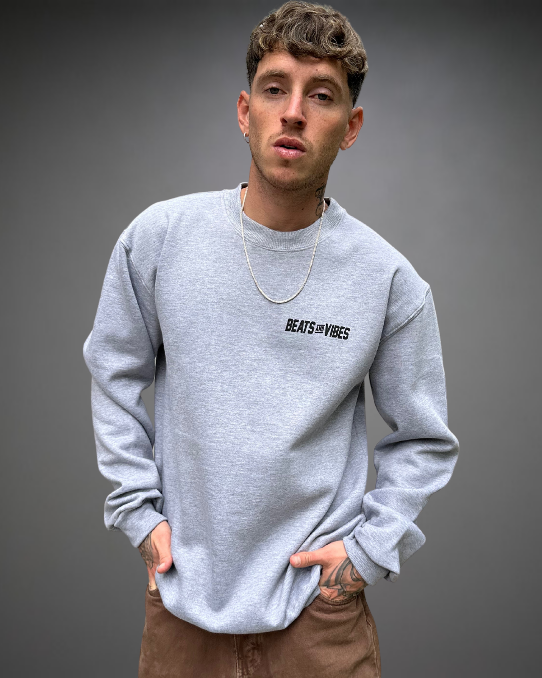 Polera gris hombre sales