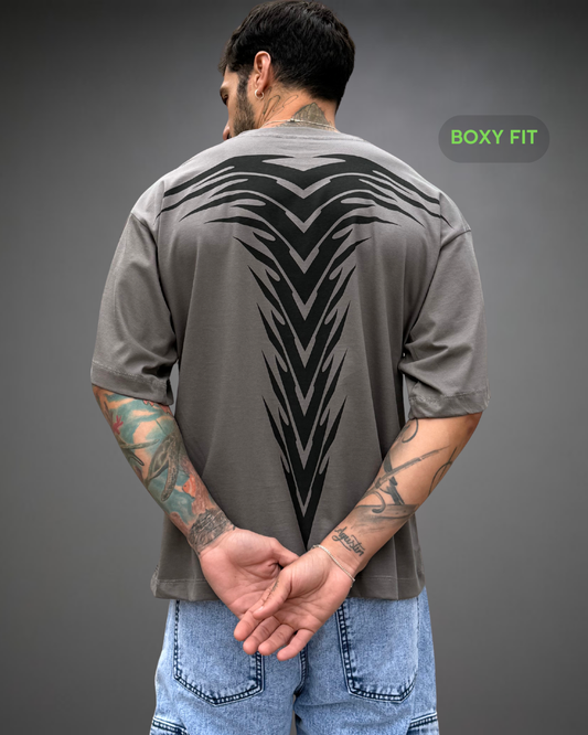 Polo Hombre Boxy Fit The Spine Print - Plomo