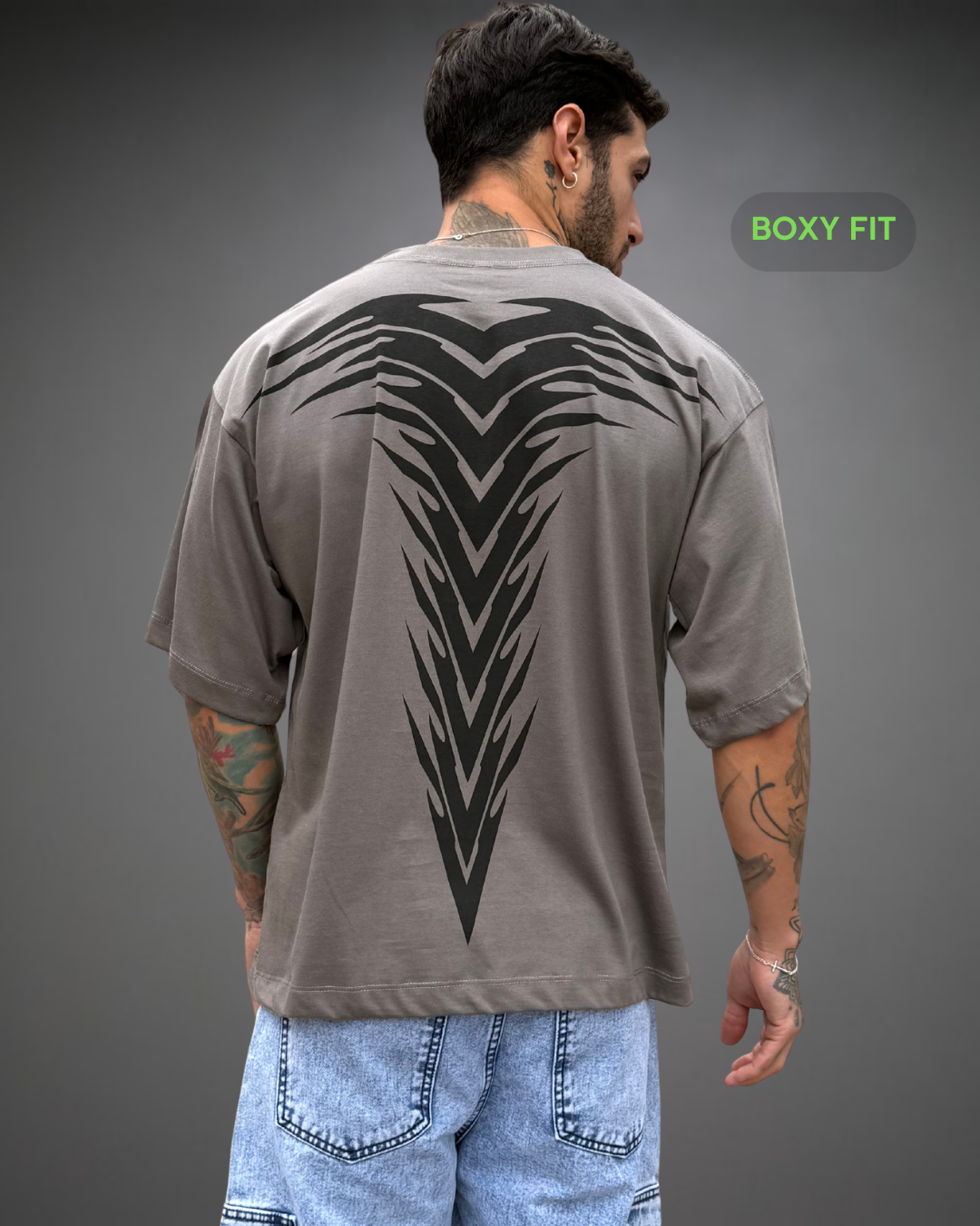 Polo Hombre Boxy Fit The Spine Print - Plomo