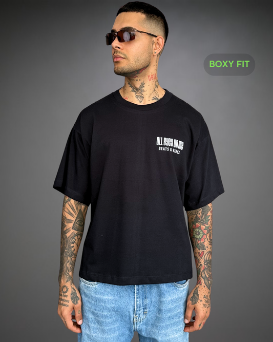 Polo Hombre Boxy Fit Tupac All Eyes - Azul Noche