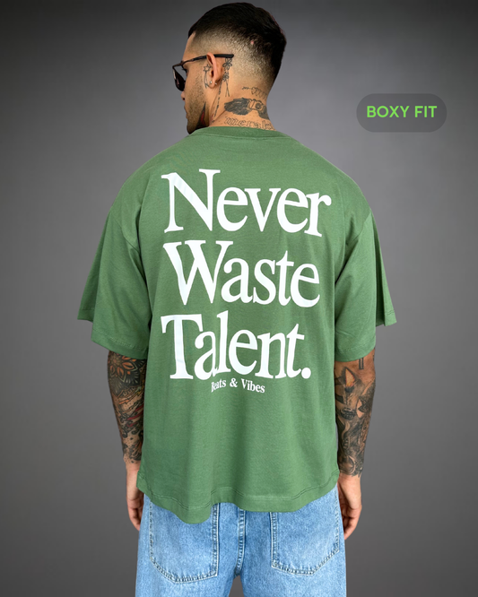 Polo Hombre Boxy Fit Never Waste Talent - Verde