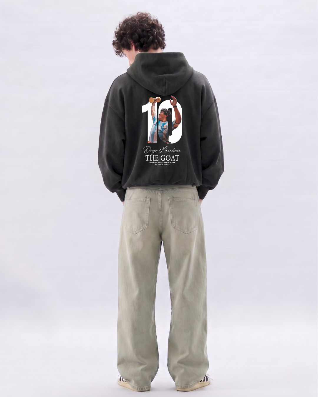 Hoodie "Maradona THE GOAT" – Edición Campeón del Mundo / Negro