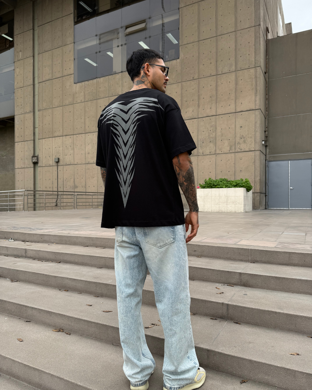 Polo Hombre Oversize Alien Back - Negro