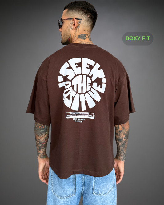 Polo Hombre Boxy Seek The Positive - Marròn