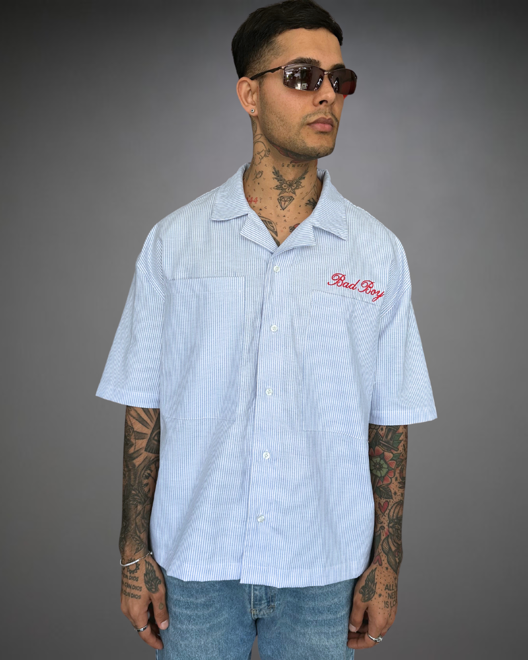 Camisa Hombre Bordado Oversize Bad Boy - Raya Blanco/Celeste