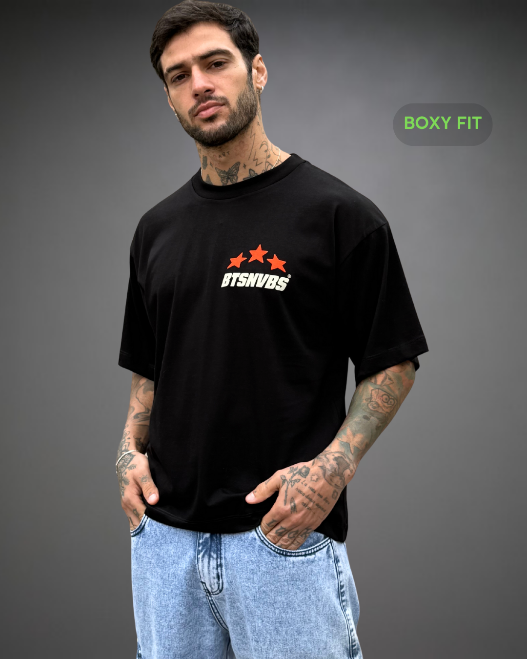 Polo Hombre Boxy Fit BTSNVBS Stars - Negro