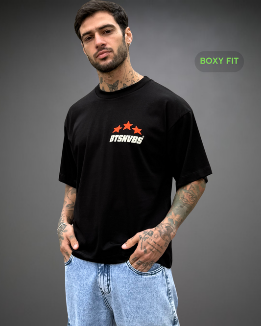 Polo Hombre Boxy Fit BTSNVBS Stars - Negro