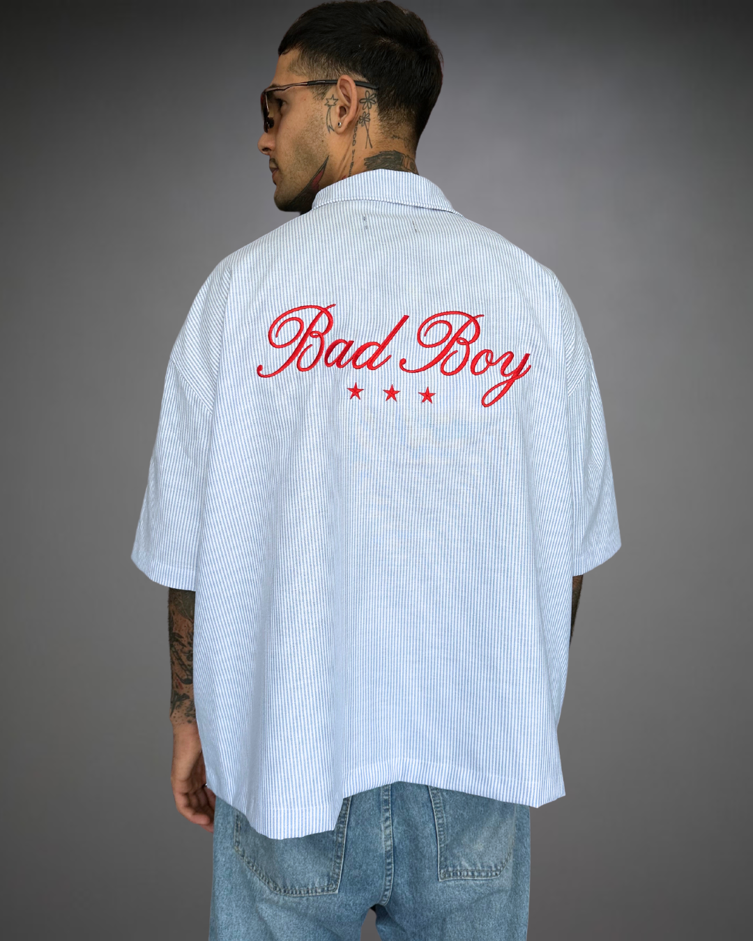 Camisa Hombre Bordado Oversize Bad Boy - Raya Blanco/Celeste