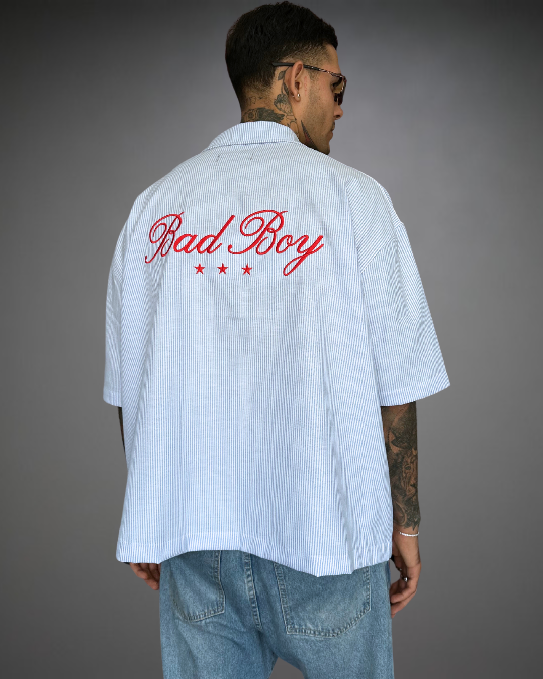 Camisa Hombre Bordado Oversize Bad Boy - Raya Blanco/Celeste