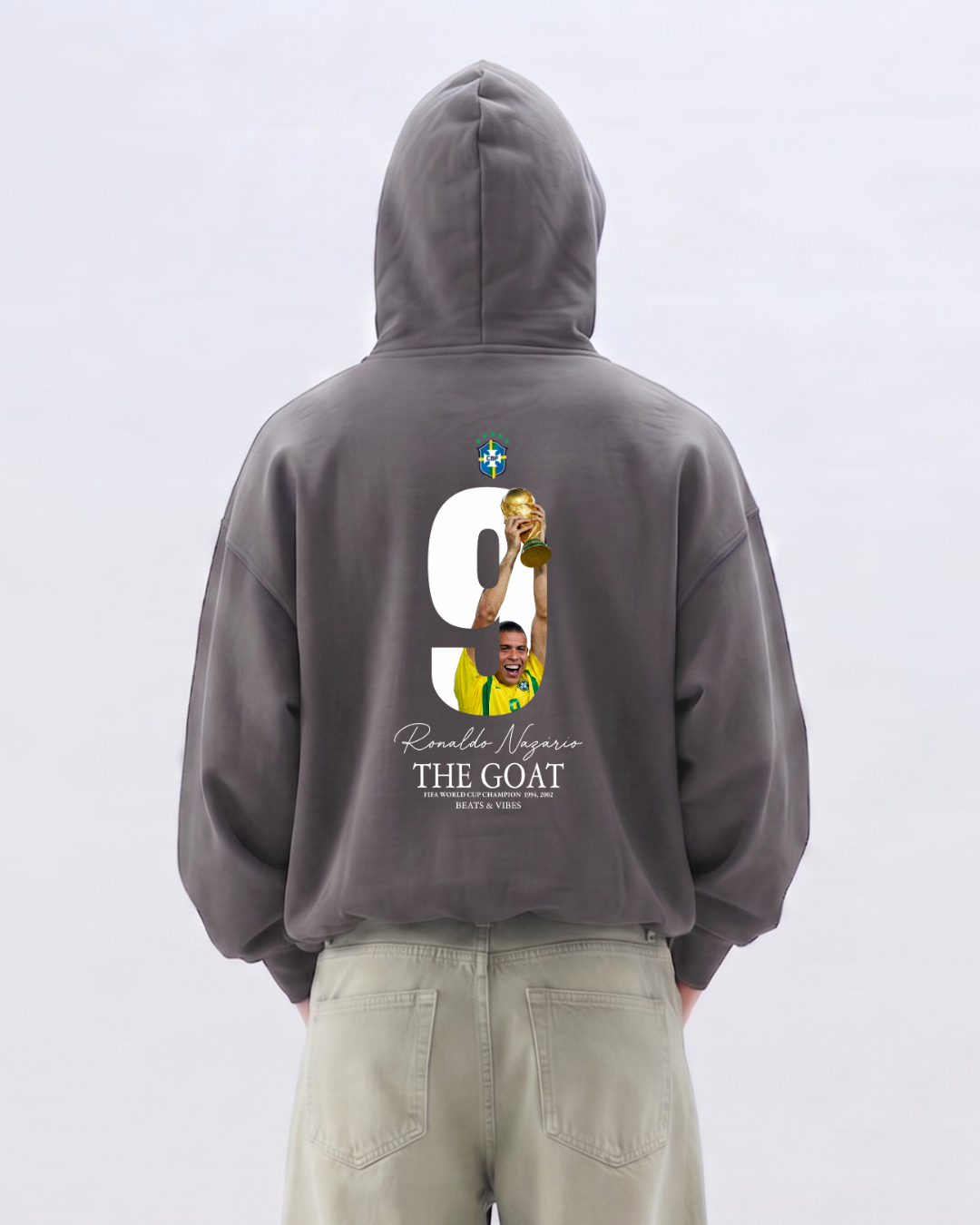 Hoodie "Ronaldo THE GOAT" – Edición Campeón del Mundo / Plomo