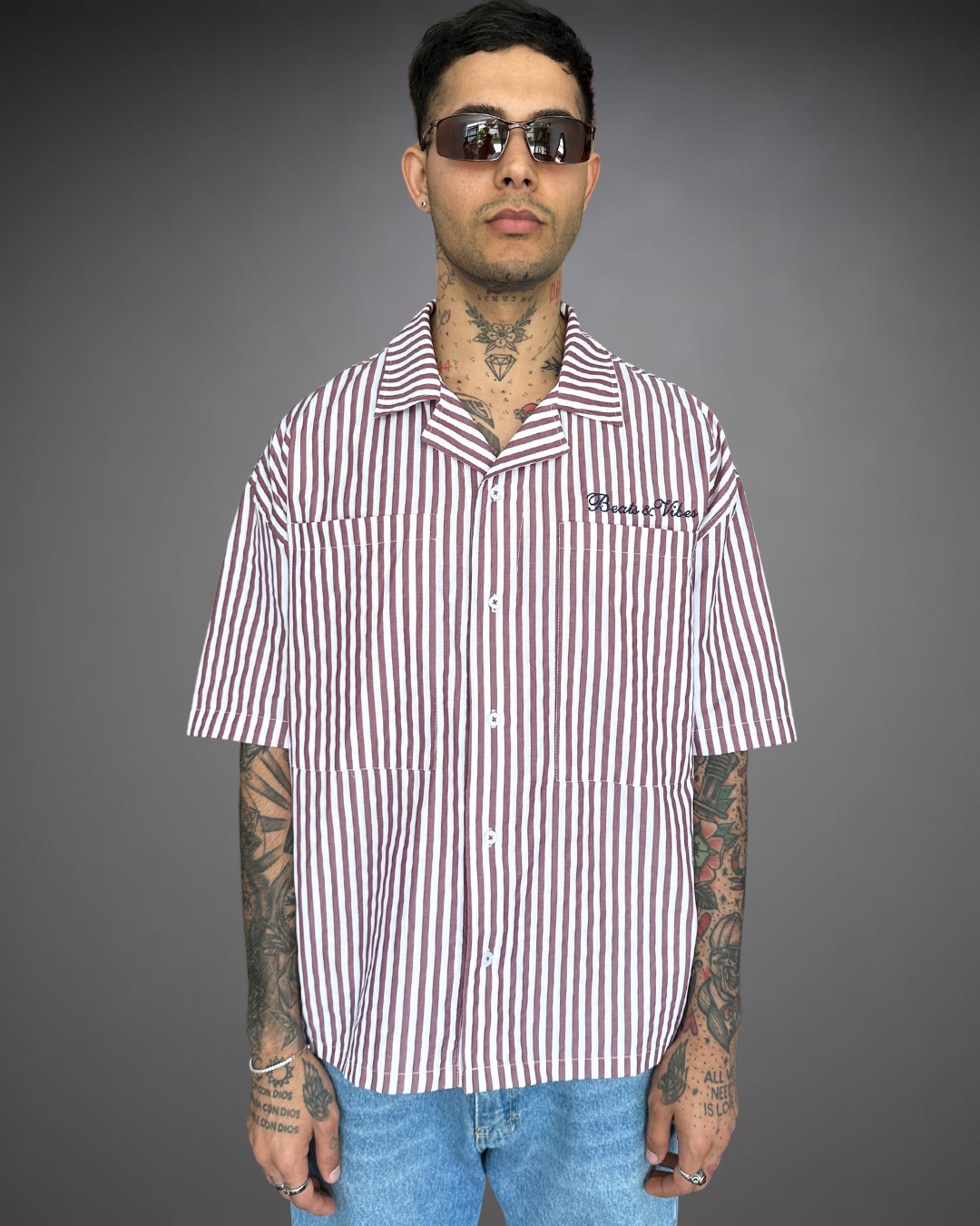 Camisa Hombre Bordado Oversize Beats & Vibes - Blanco/Borgoña