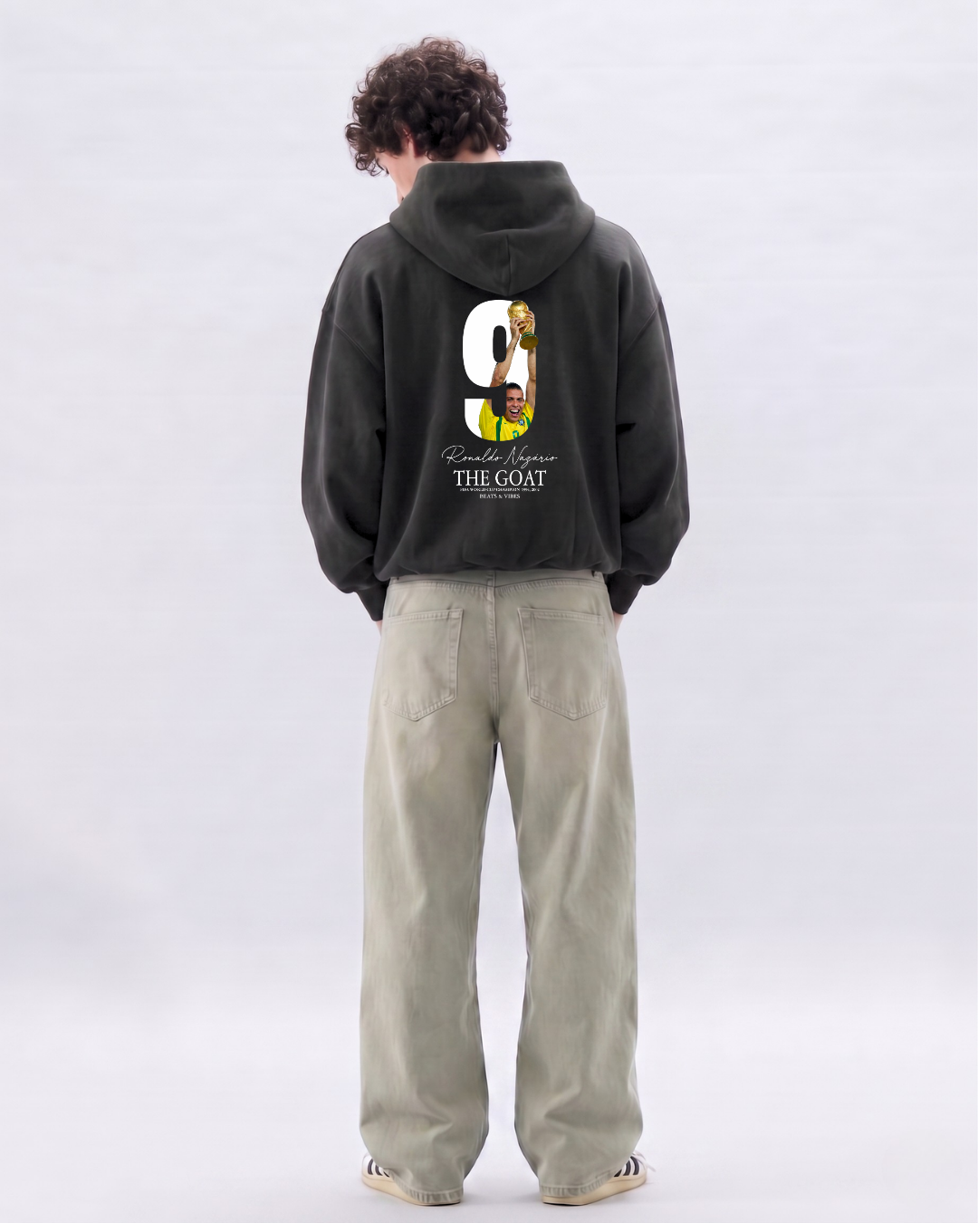 Hoodie "Ronaldo THE GOAT" – Edición Campeón del Mundo / Negro