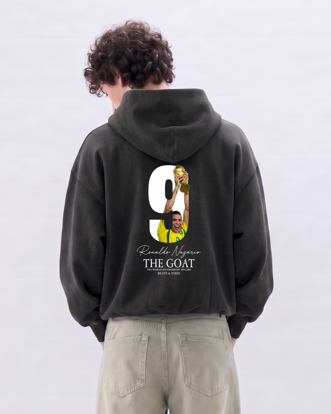 Hoodie "Ronaldo THE GOAT" – Edición Campeón del Mundo / Negro