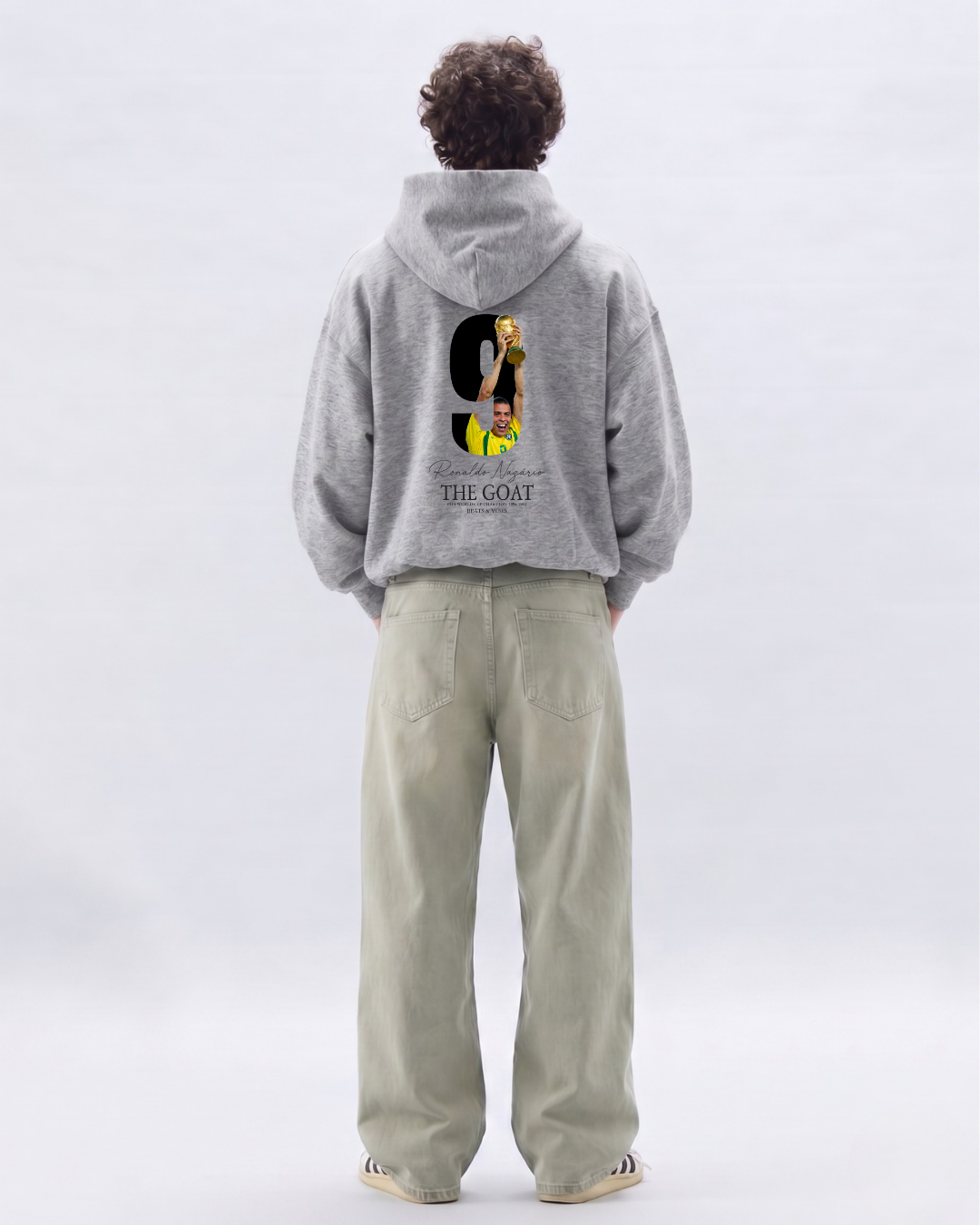 Hoodie "Ronaldo THE GOAT" – Edición Campeón del Mundo / Gris