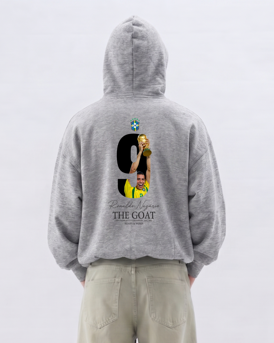 Hoodie "Ronaldo THE GOAT" – Edición Campeón del Mundo / Gris