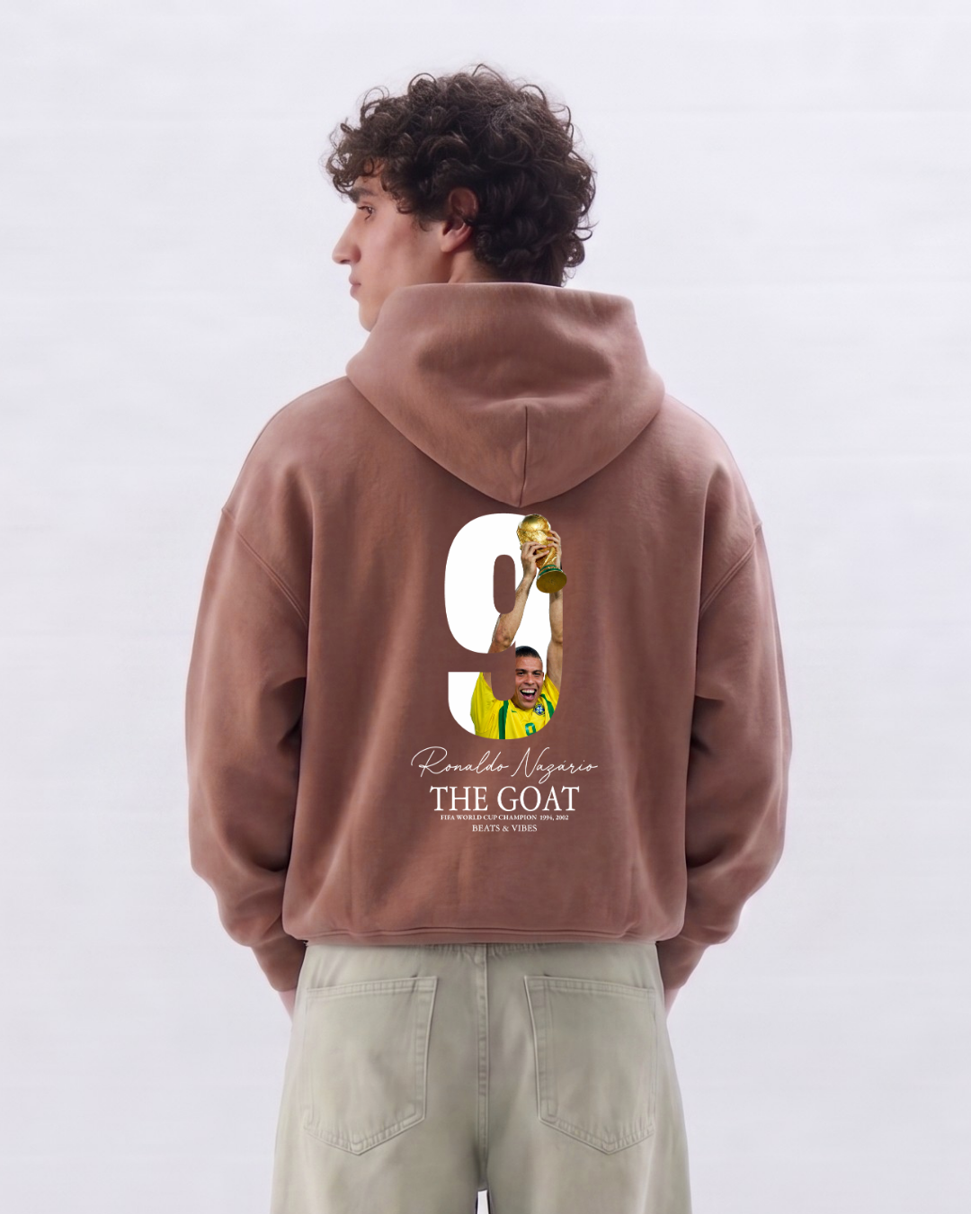 Hoodie "Ronaldo THE GOAT" – Edición Campeón del Mundo / Marrón