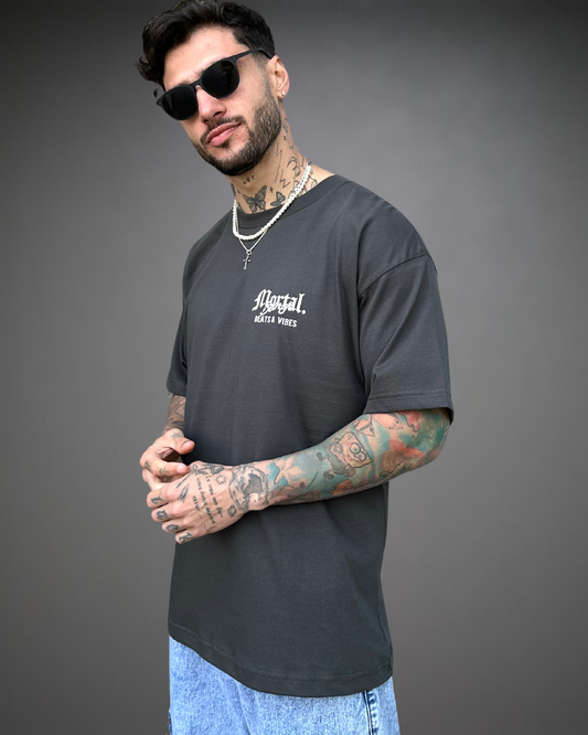 Polo Hombre Oversize Mortal Being - Plomo