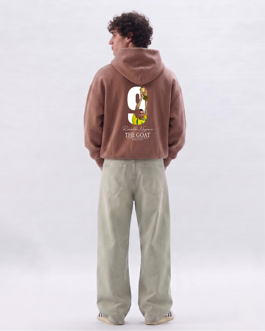 Hoodie "Ronaldo THE GOAT" – Edición Campeón del Mundo / Marrón