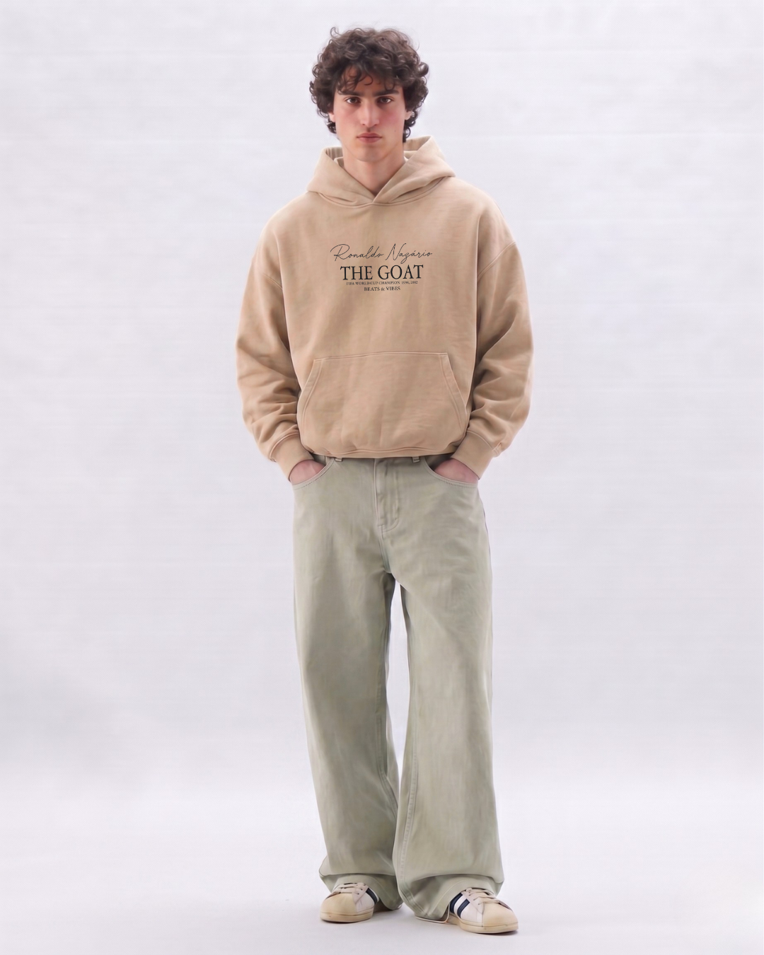 Hoodie "Ronaldo THE GOAT" – Edición Campeón del Mundo / Arena